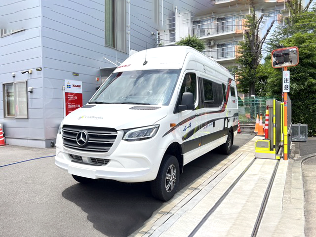 メルセデスベンツVAN690-LB（ホワイト）